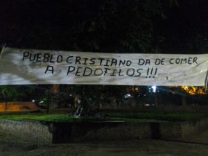«Alerta con la mafia de la pedofilia»: Apóstoles amaneció con carteles en repudio al prófugo Germán Kiczka – Millonaria recompensa
