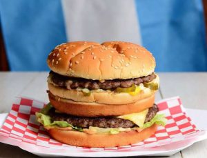 El Índice Big Mac revela que comer una hamburguesa es más caro en la Argentina que en EEUU