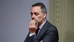 Escándalo en ascenso: préstamos por USD 100.000 complican más a Adorni en la causa de enriquecimiento ilícito y otra vez dos mujeres le dieron el dinero