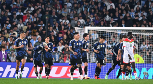 FÚTBOL: La Selección Argentina goleó a un elenco suplente de Burkina Faso y con brillo de los «pibes»